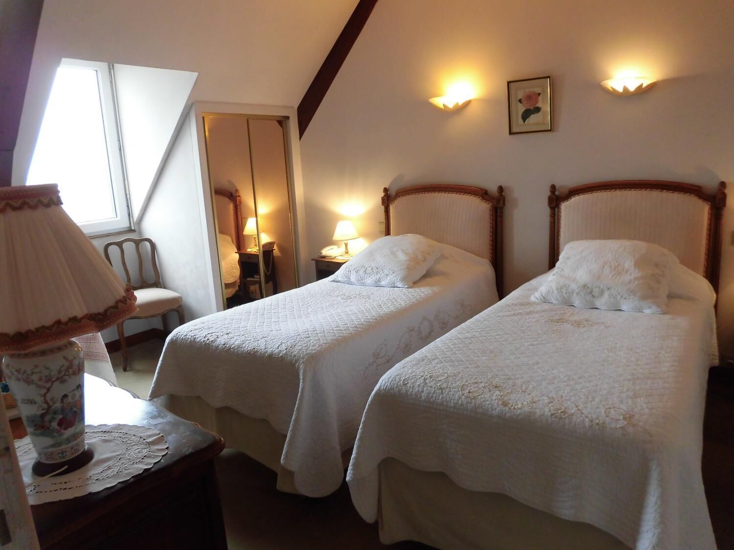 free wifi, bed sheets