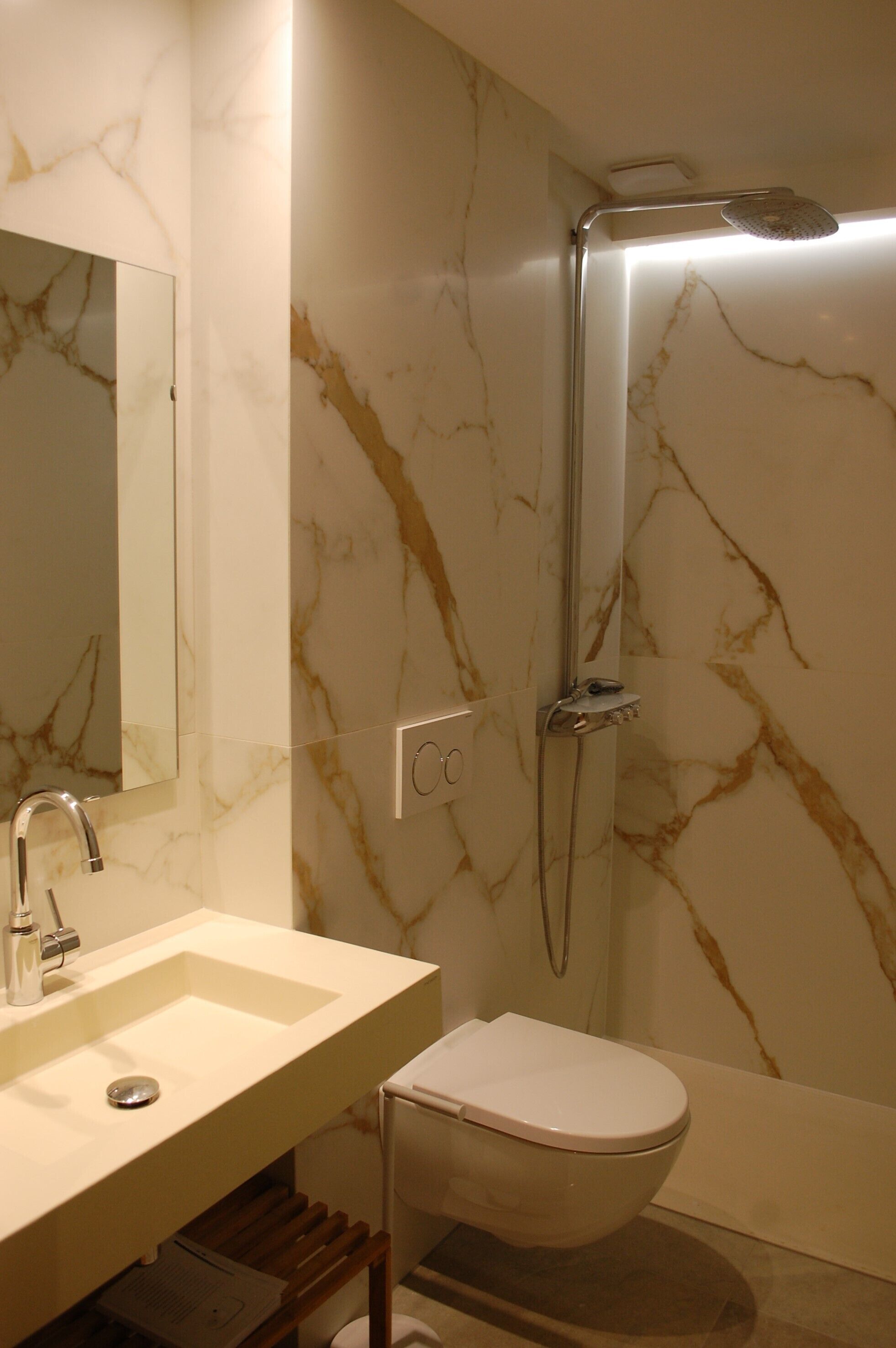 chambre standard double (vue vallee) | bathroom | hair dryer, towels