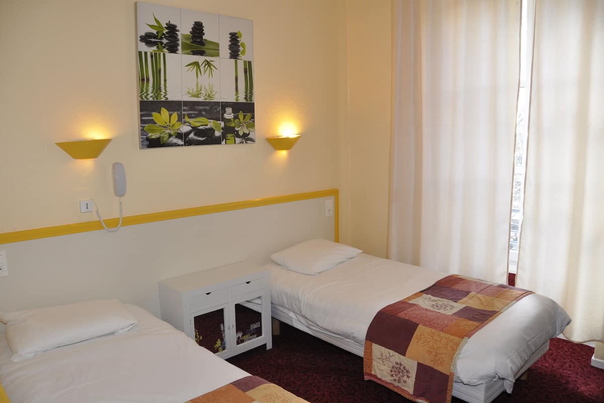 Standard Twin Room | Iron/ironing board, free WiFi, bed sheets