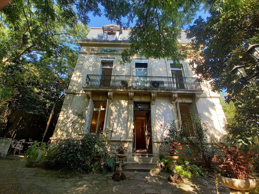 Fachada da propriedade