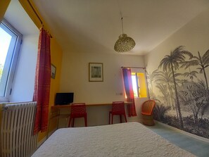 Desk, cribs/infant beds