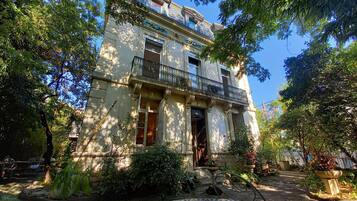 Façana frontal de l'allotjament