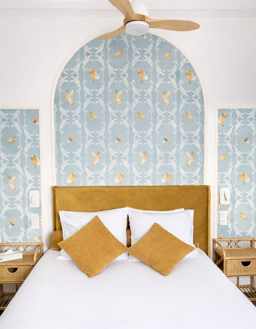 Luxe beddengoed, individueel gedecoreerd, een bureau, gratis wifi