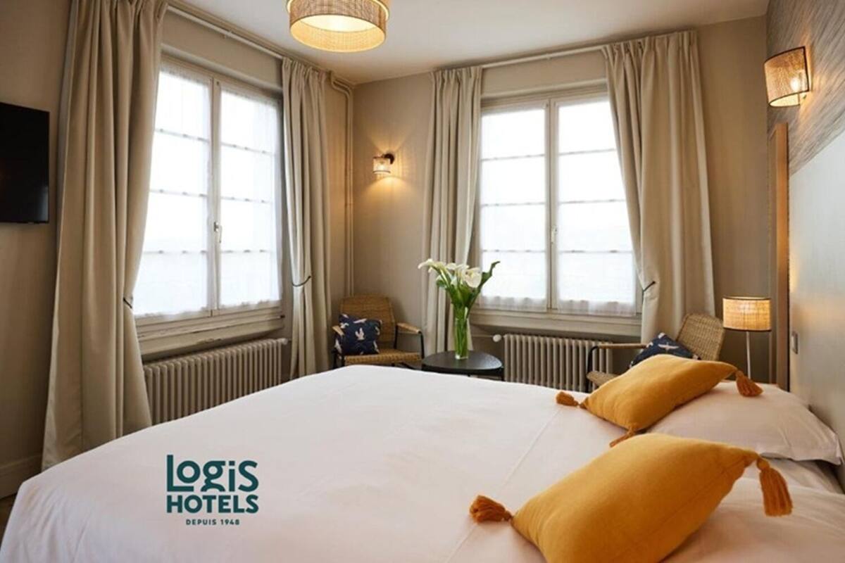 Premium Double Room | Premium bedding, desk, WiFi (free), individually decorated
