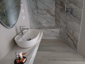 Caja de seguridad en la habitación y escritorio 