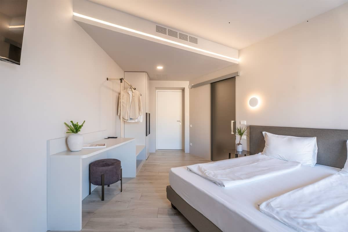 Deluxe Room, Balcony, Lake View | In-room safe, desk, iron/ironing board, free WiFi