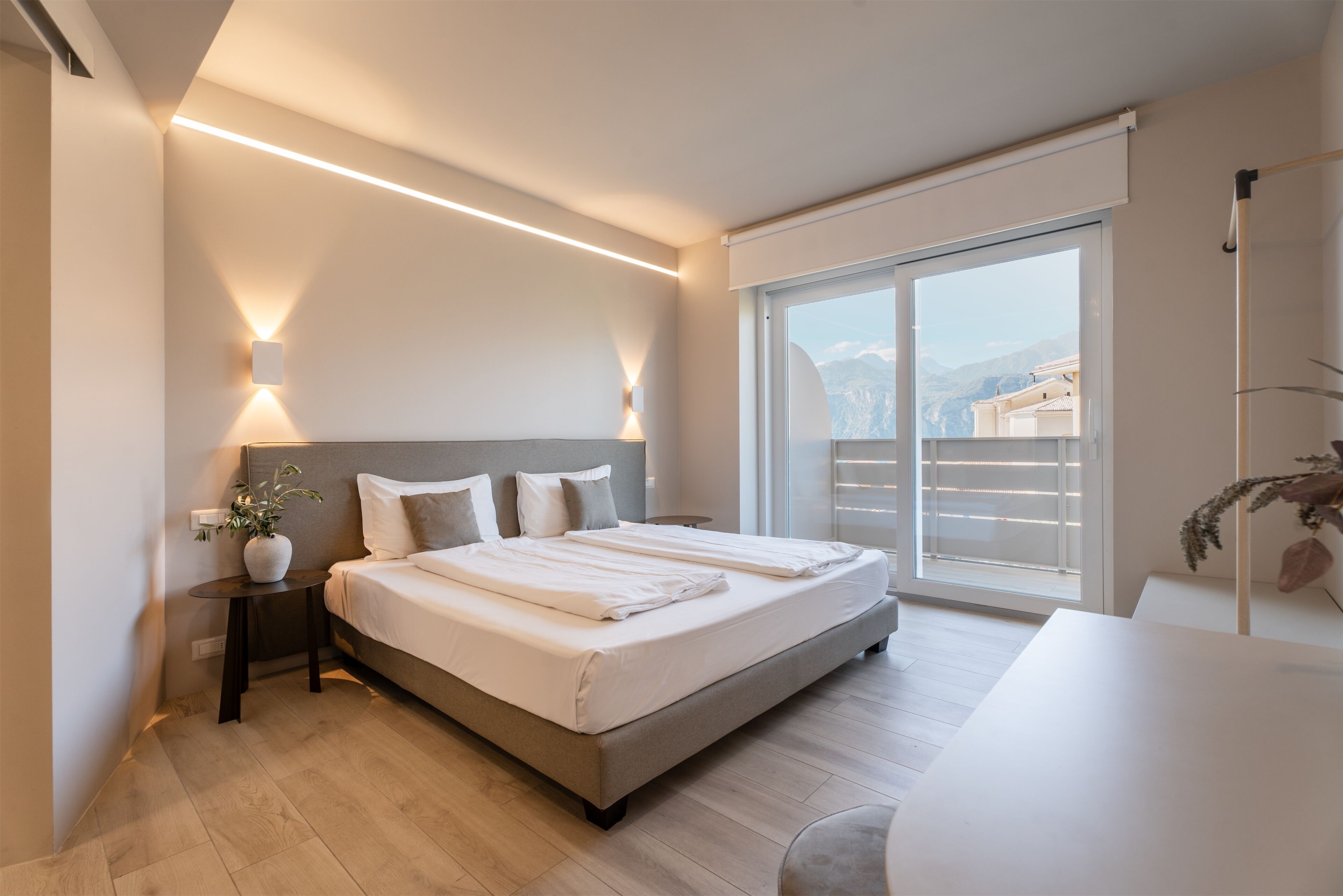 Caja de seguridad en la habitación y escritorio 