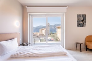 Premier-Zimmer, Balkon | Zimmersafe, Schreibtisch, Bügeleisen/Bügelbrett, kostenloses WLAN
