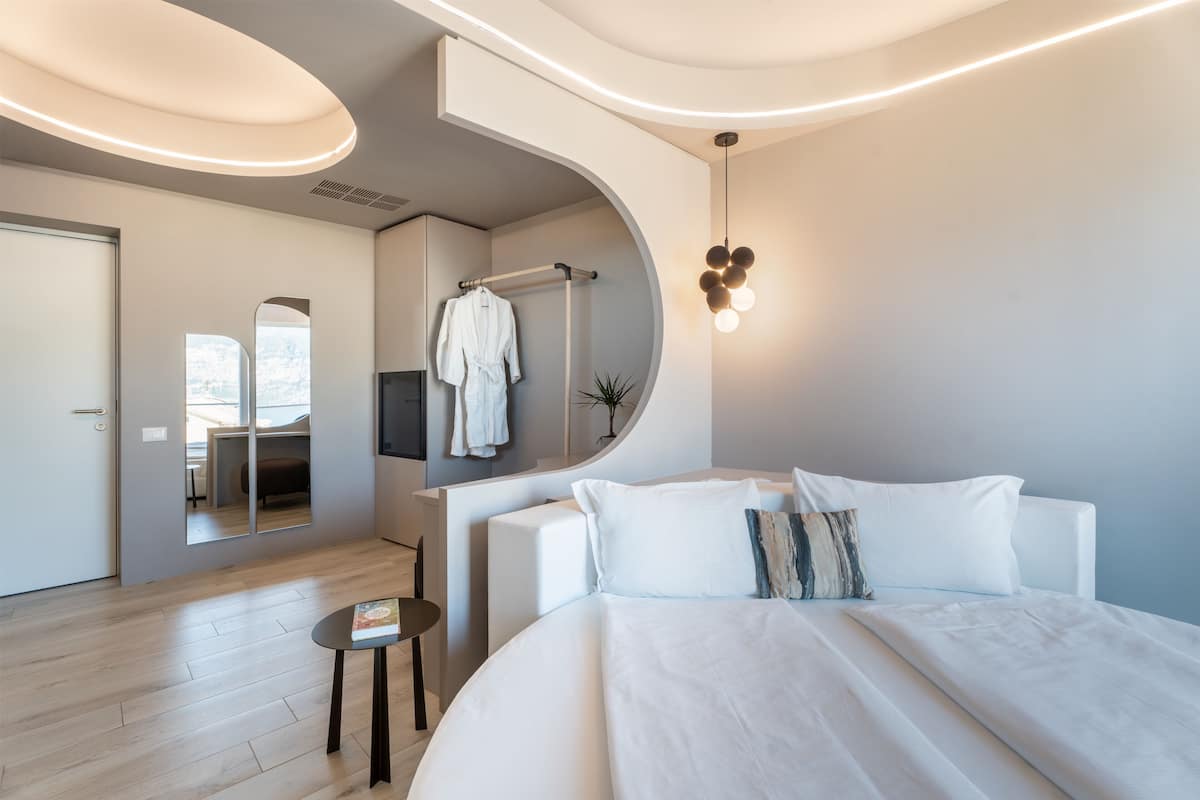 In-room safe, desk, iron/ironing board, free WiFi