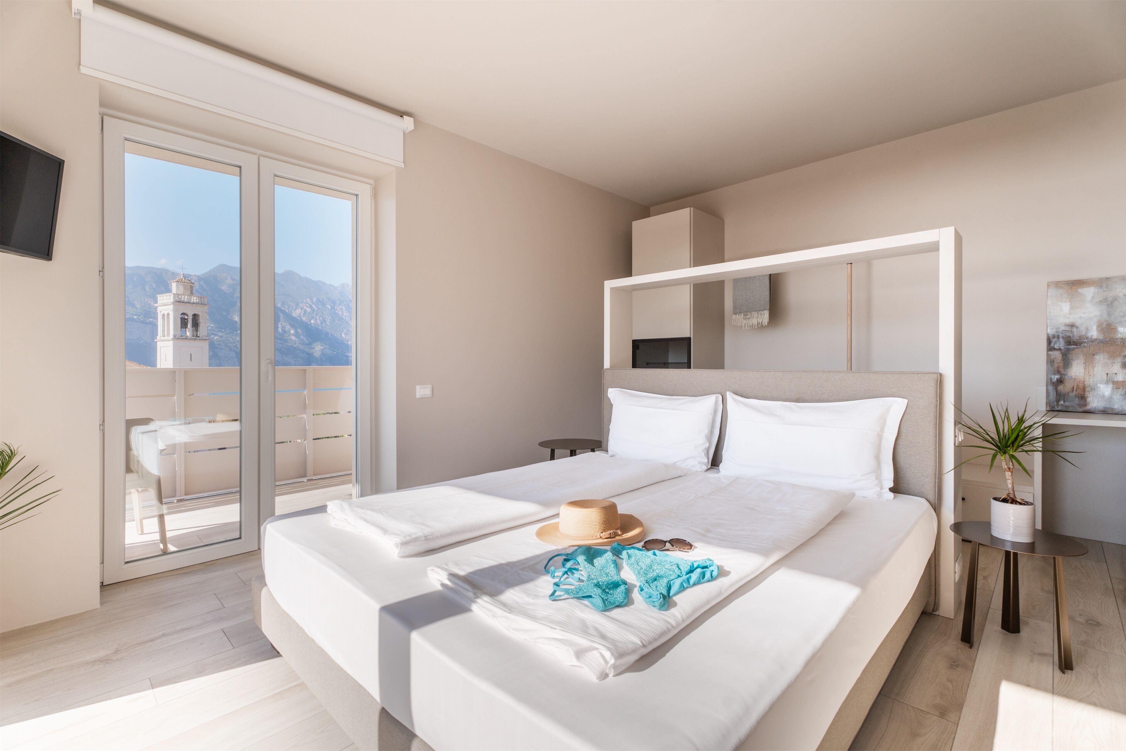 Caja de seguridad en la habitación y escritorio 