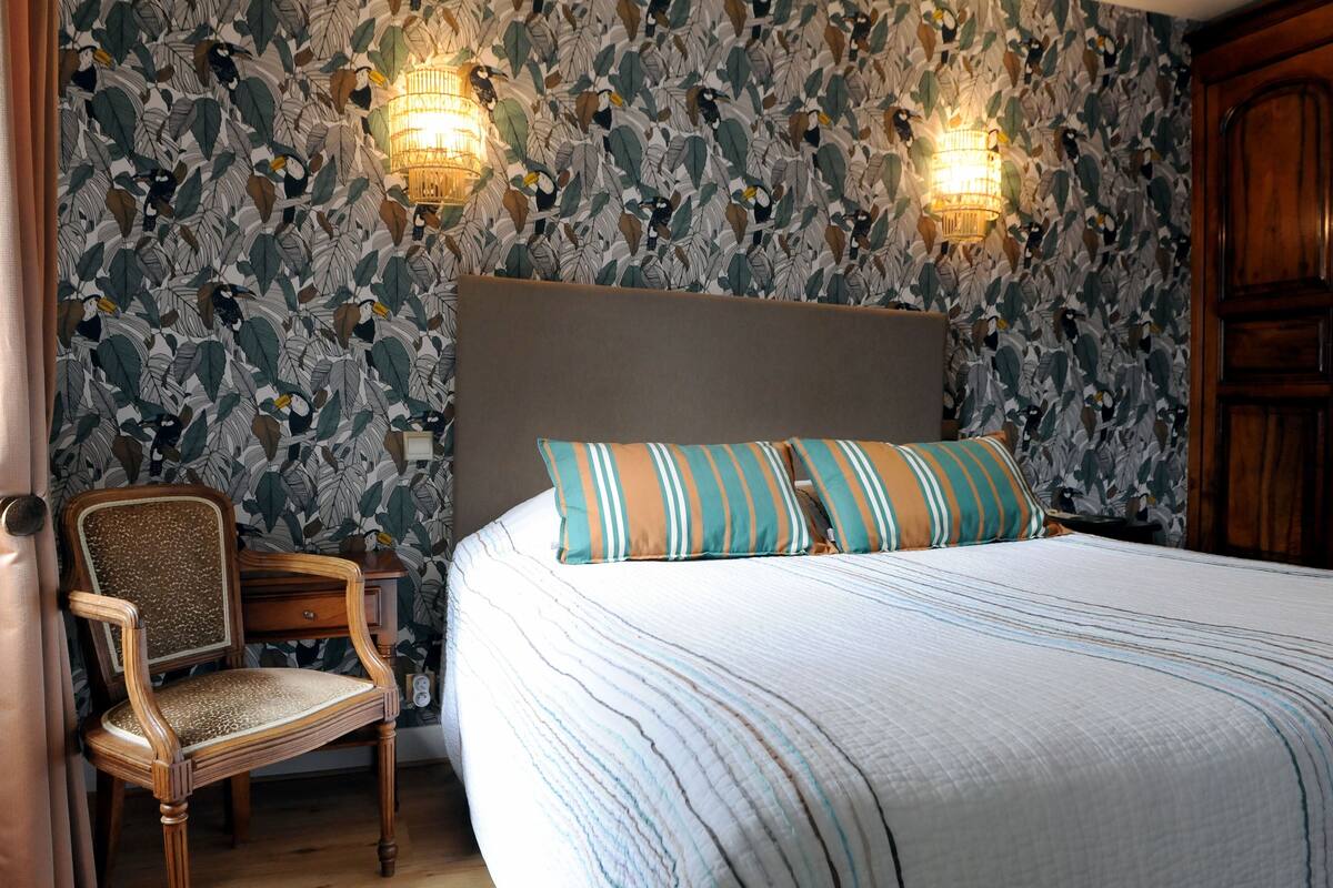 premium bedding, in-room safe, individually decorated