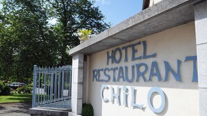 Schild für Hotel Restaurant Chili.