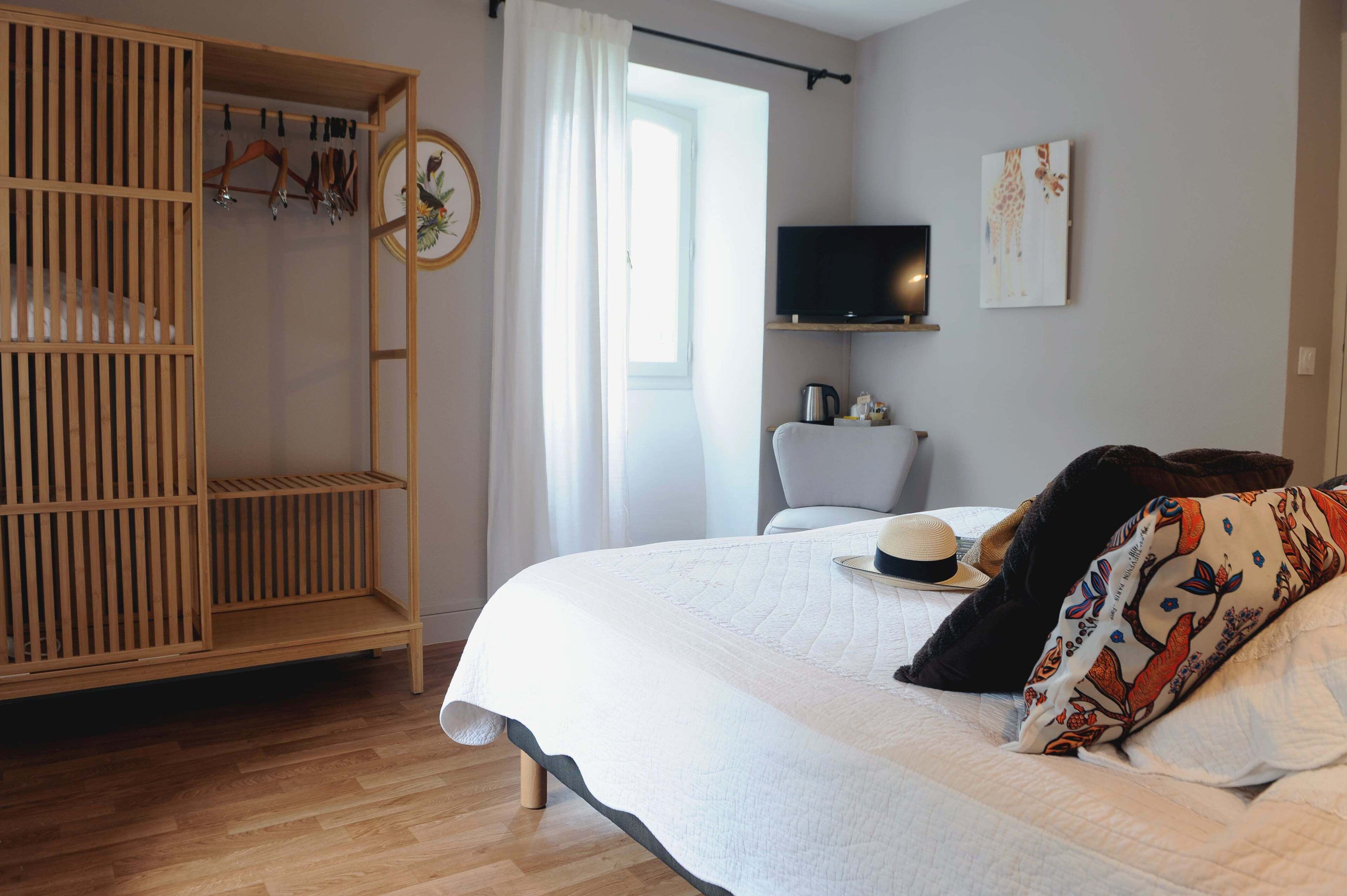 premium bedding, in-room safe, individually decorated