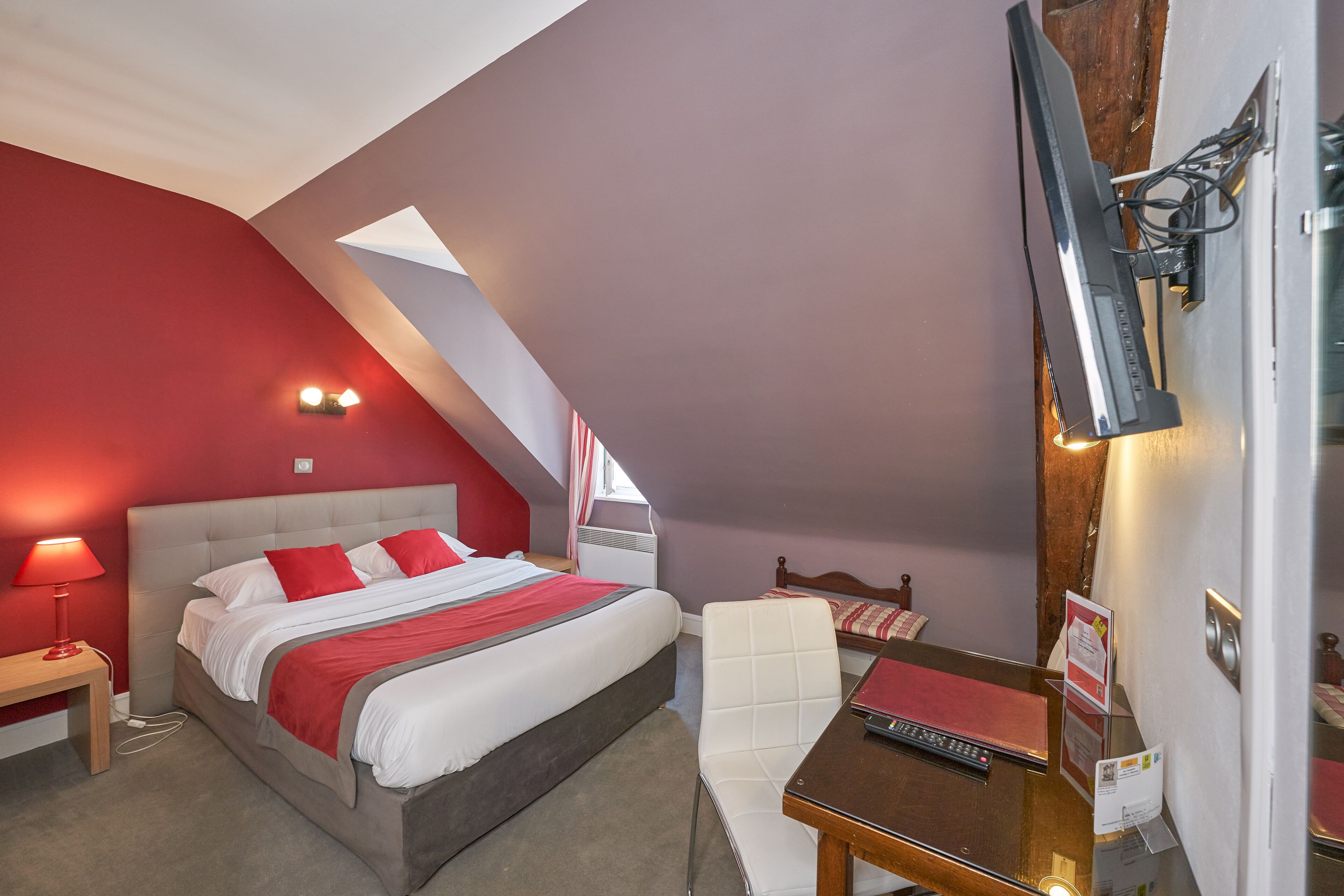 comfort double room | individually decorated, desk, iron/ironing board, free wifi