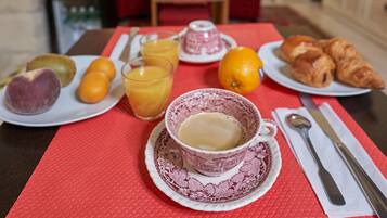 Petit déjeuner buffet (11 EUR par personne)