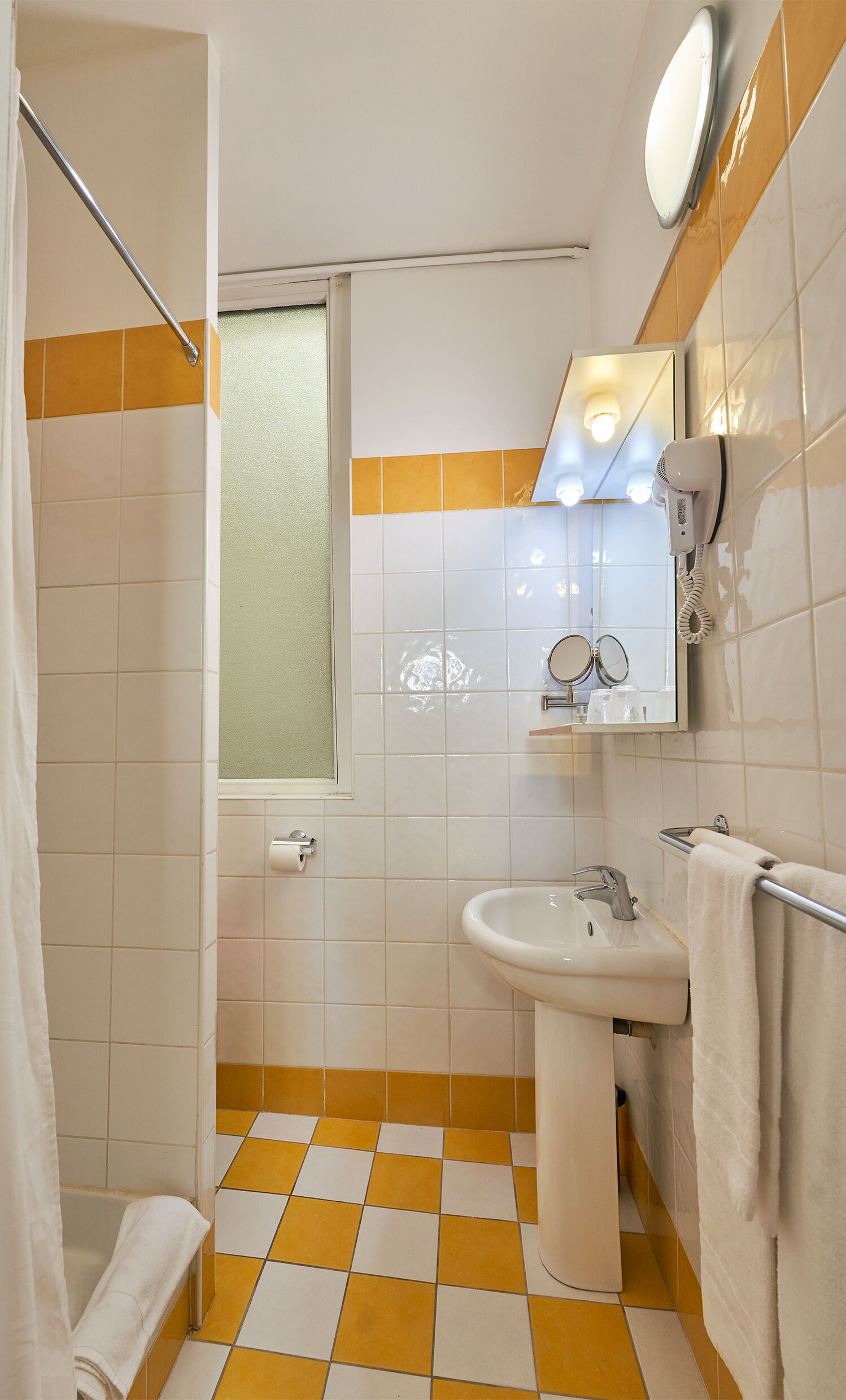 comfort double room | bathroom | free toiletries, hair dryer, towels