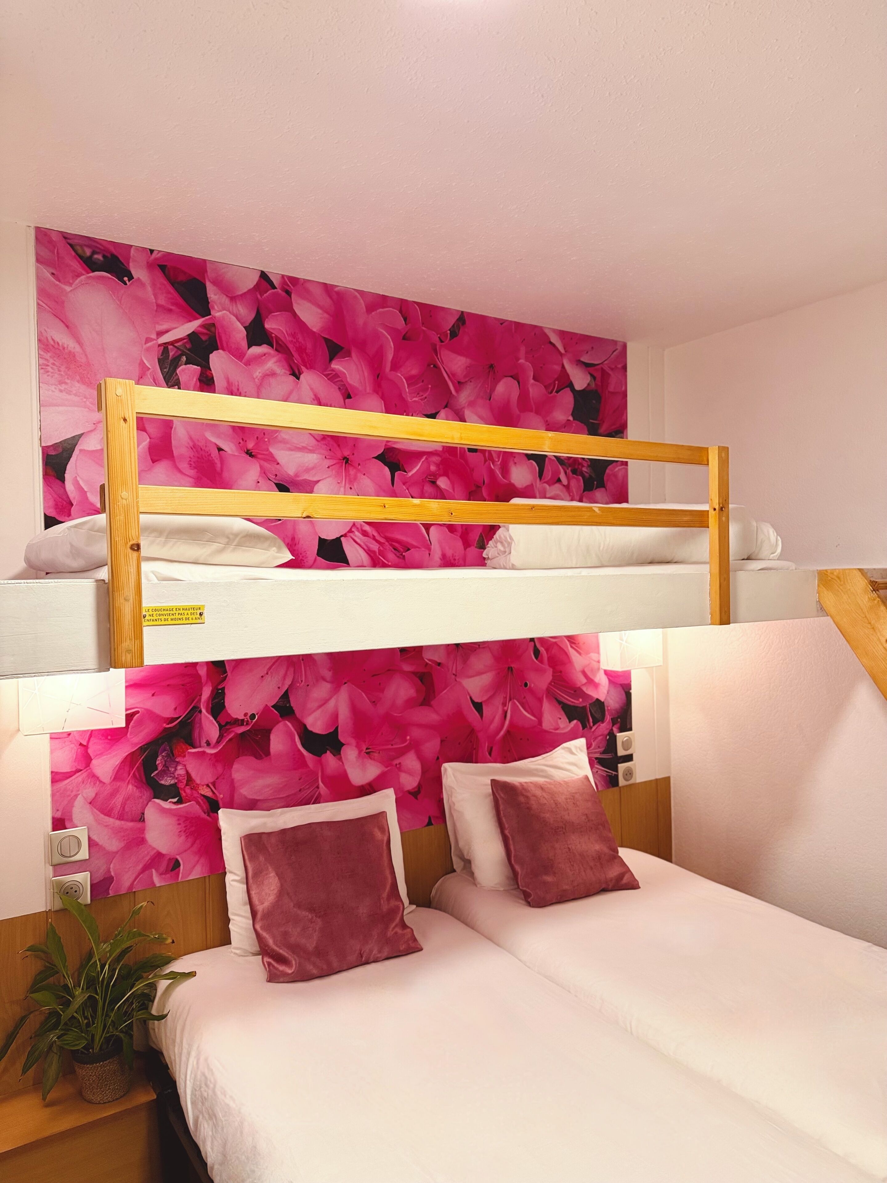 Habitación triple | Escritorio, cunas gratuitas, wifi gratis y ropa de cama 