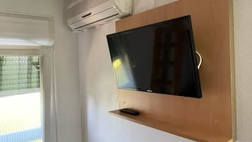 Desk, free cribs/infant beds, free WiFi, bed sheets