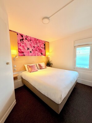 Desk, free cots/infant beds, free WiFi, bed sheets - Fasthôtel Orléans Sud Zénith (Orléans)
