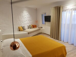 In-room safe, desk, laptop workspace, blackout curtains
