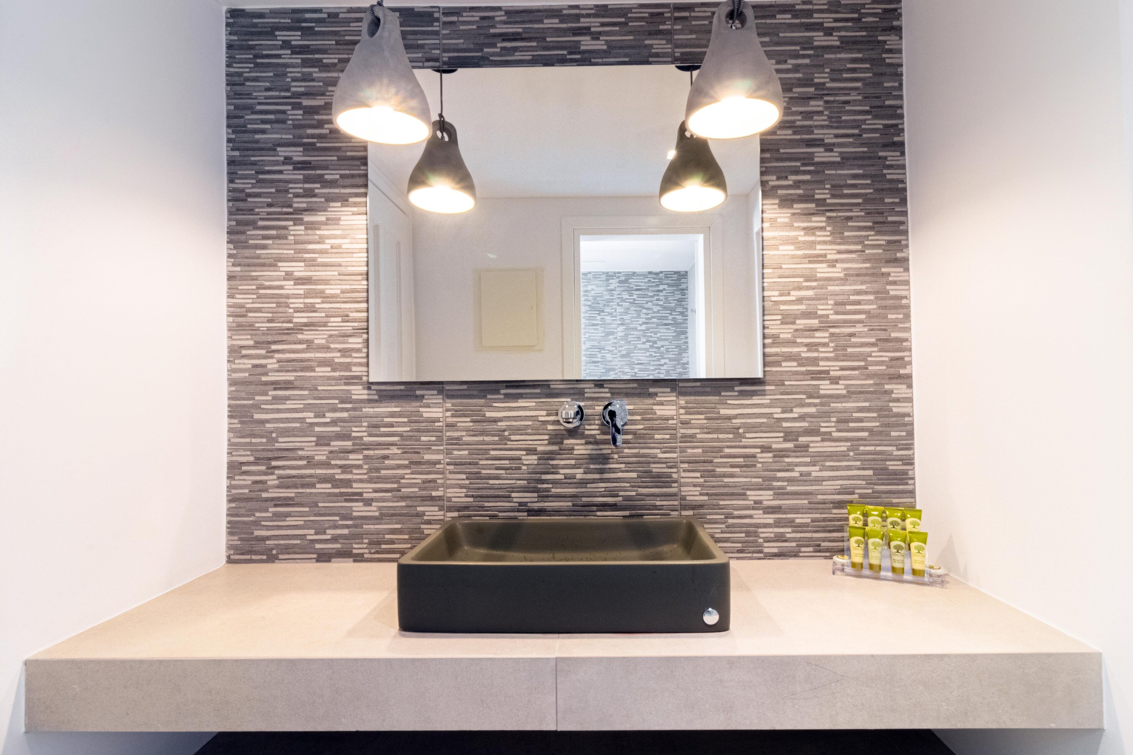 daylight wing double room sea view | interior detail