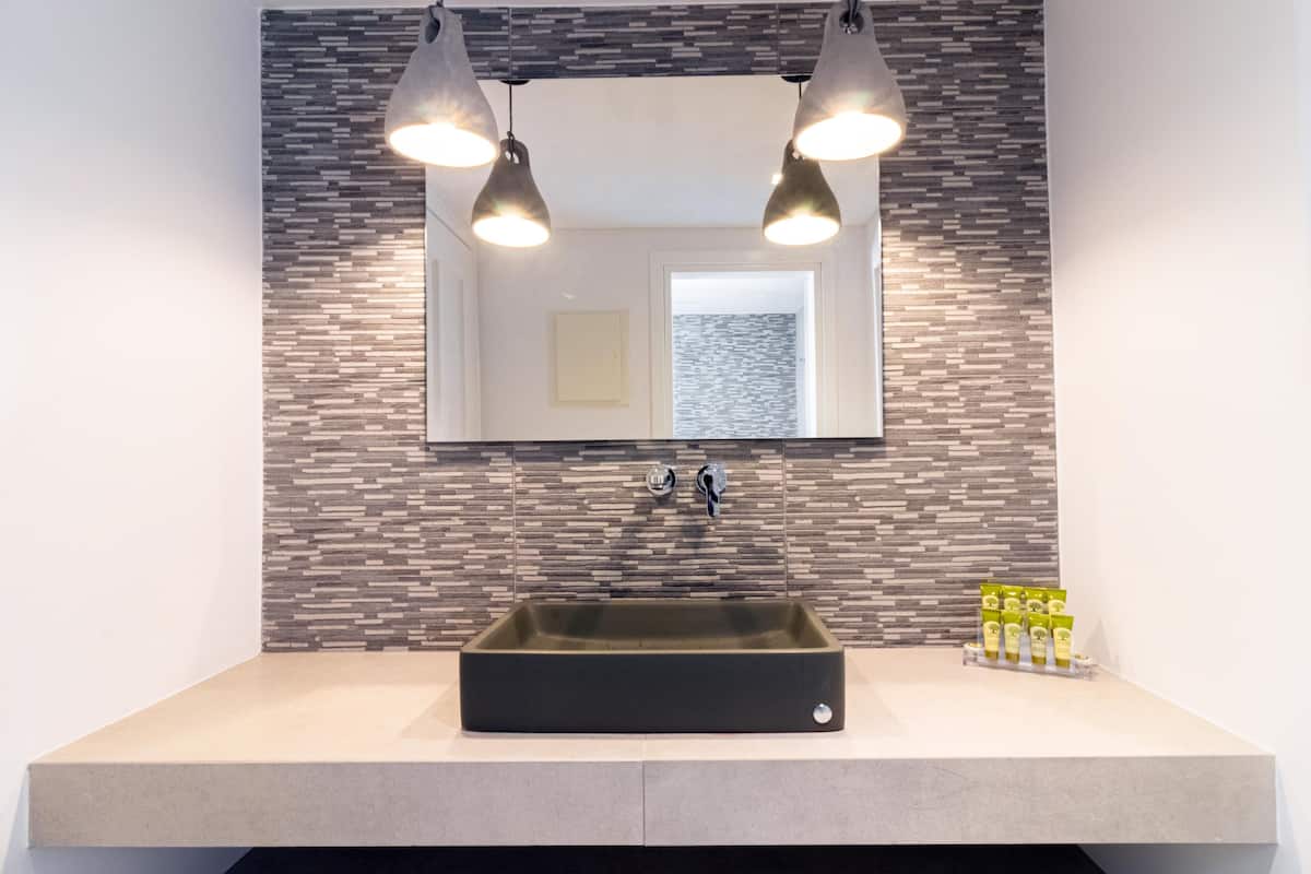 daylight wing double room sea view | interior detail