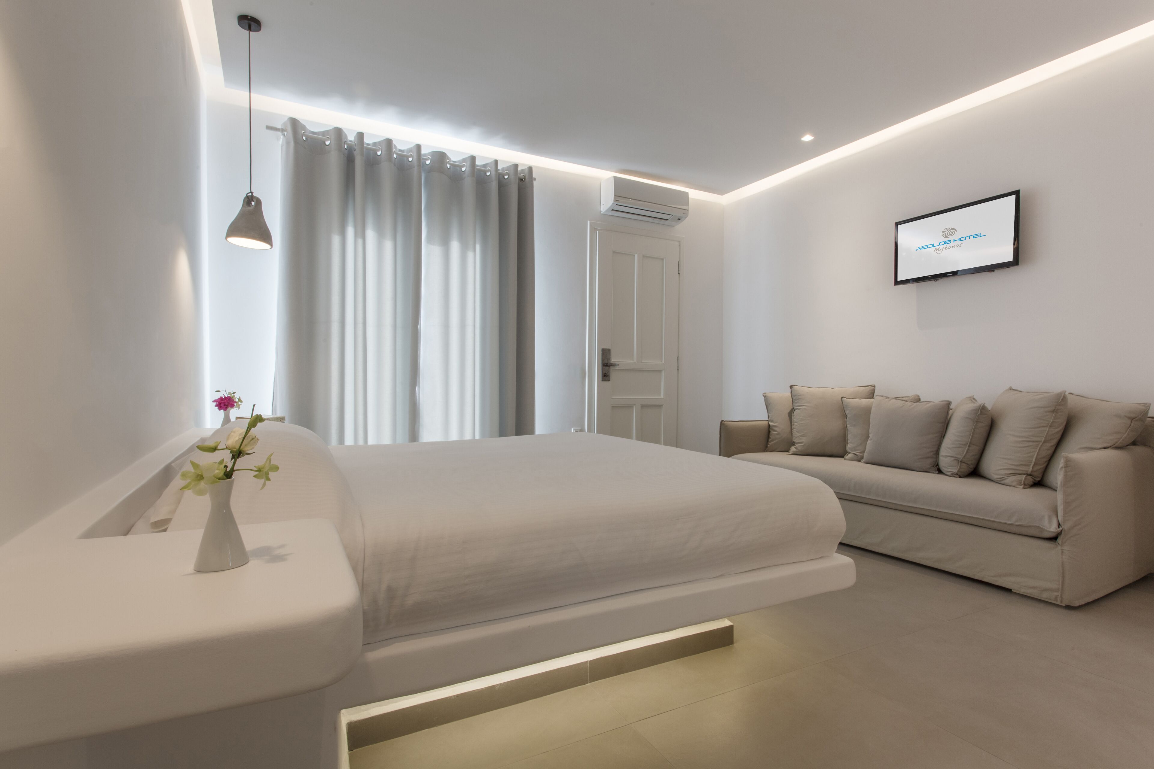 sunset wing superior suite garden view | 1 bedroom, in-room safe, desk, laptop workspace