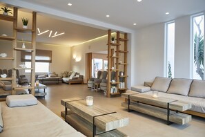 3 bares, 2 bares junto a la piscina