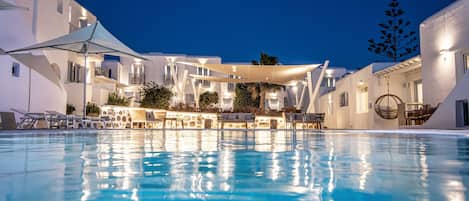3 outdoor pools, open 8:00 AM to 8:00 PM, pool loungers