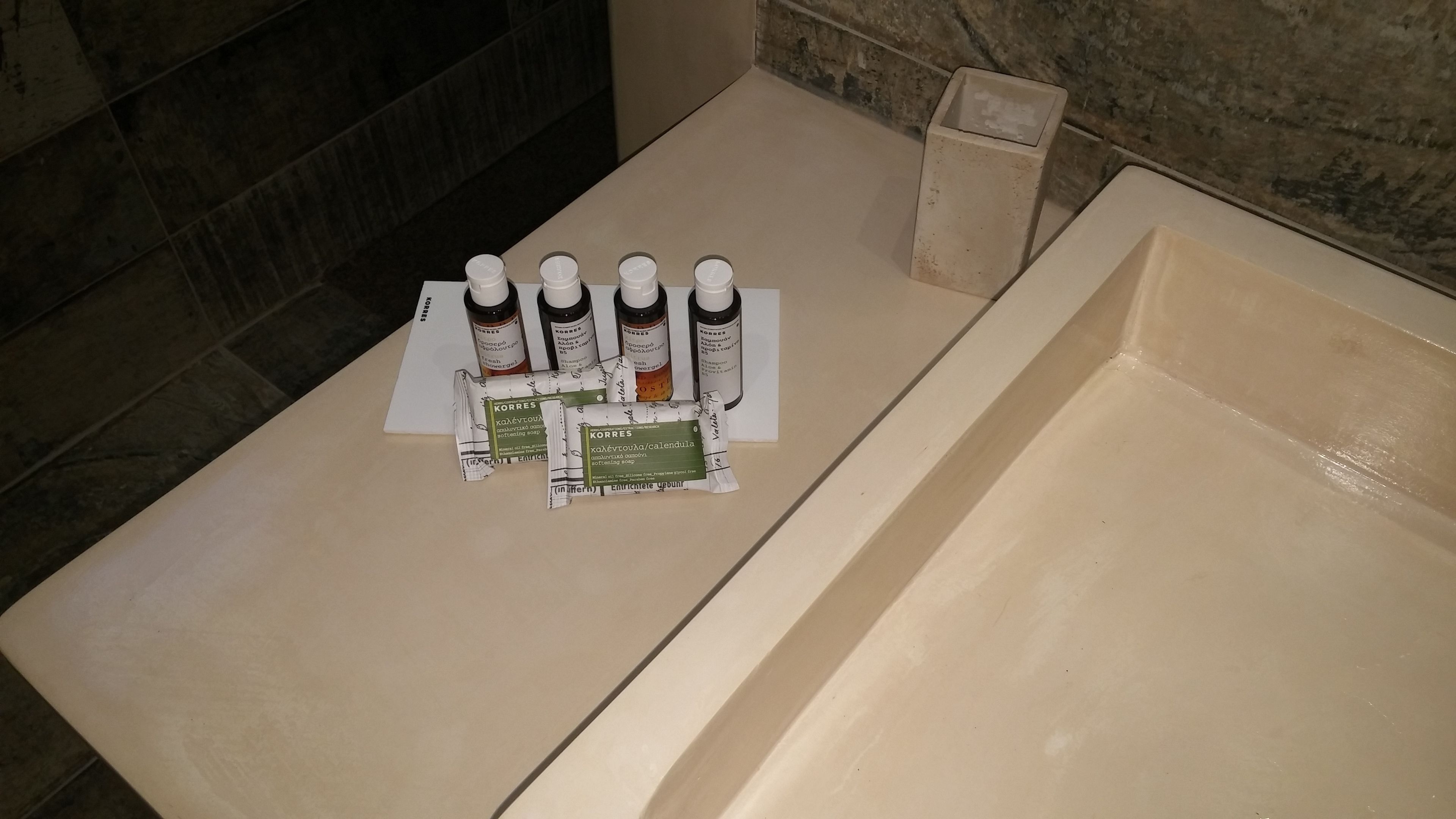 shower, rainfall showerhead, free toiletries, hair dryer