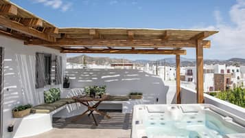 Departamento exclusivo, 2 habitaciones, vista a la playa, frente al océano | Ropa de cama de alta calidad, edredón y camas con pillow-top