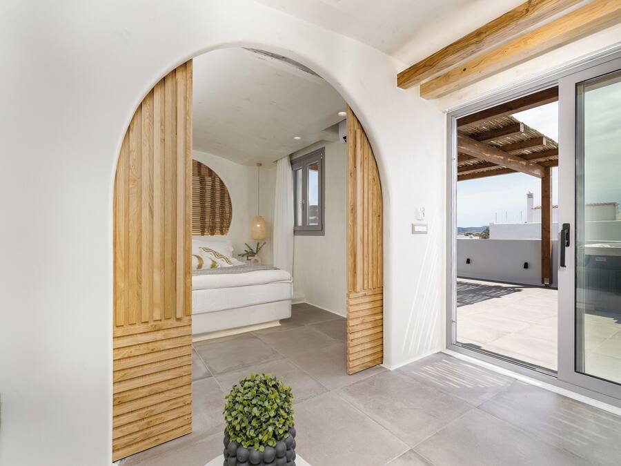 Exclusive Apartment, 2 Bedrooms, Beach View, Oceanfront | Premium bedding, down comforters, pillowtop beds, in-room safe