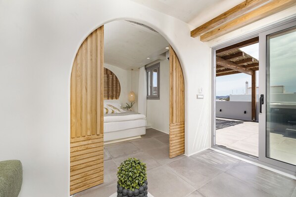 Appartement Exclusif, 2 chambres, vue plage, en front de mer | Literie de qualité supérieure, couette en duvet d'oie, surmatelas