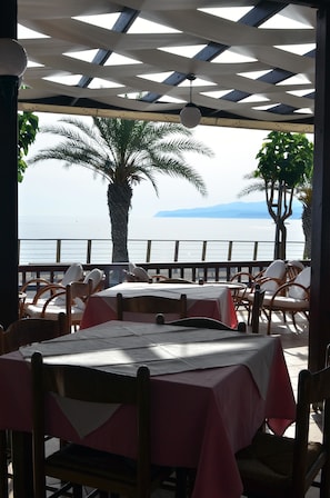 Outdoor dining - Thisvi (Hersonissos)