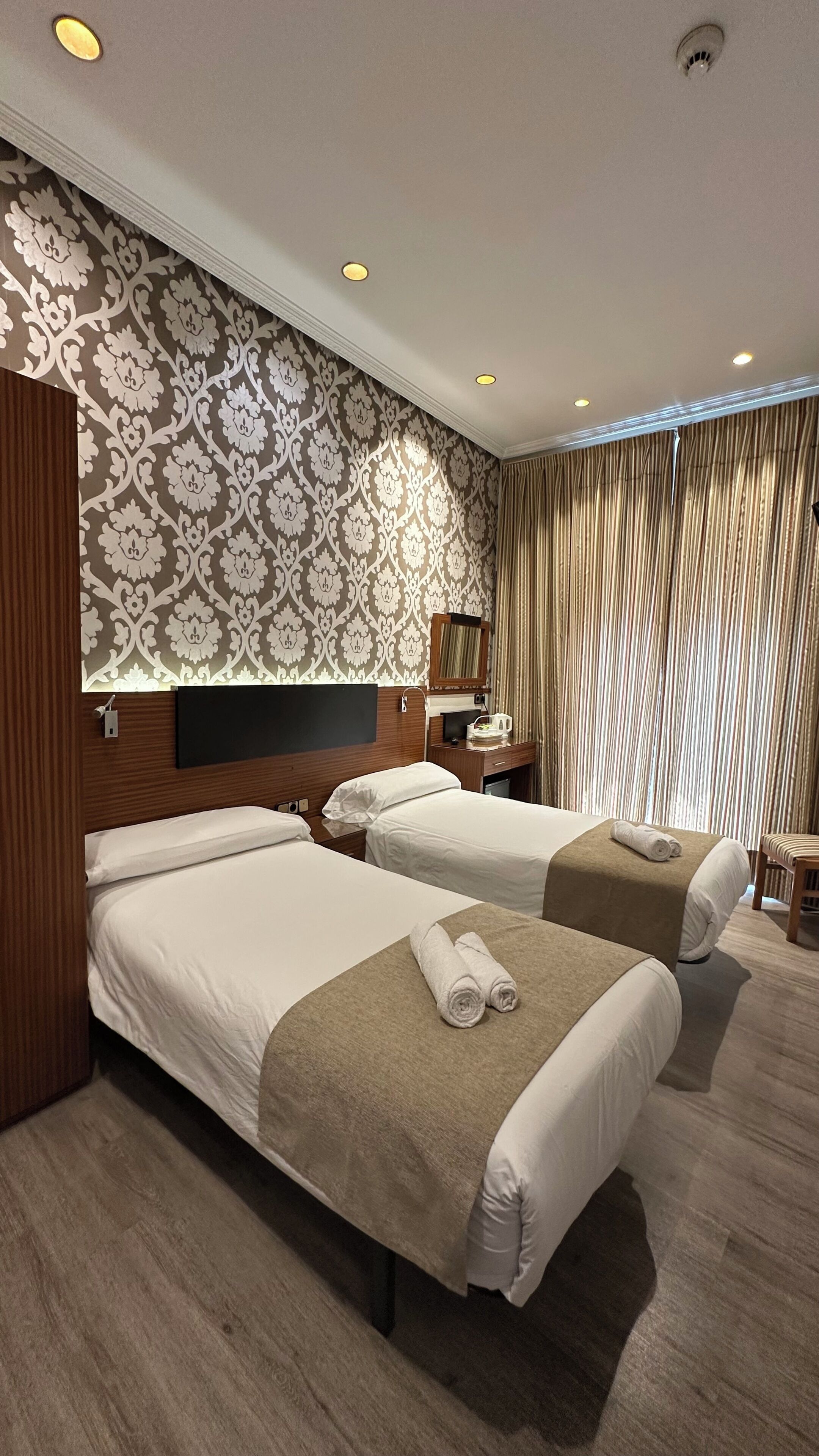 Down comforters, in-room safe, WiFi (free), bed sheets