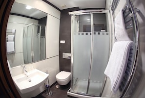 Triple Room | Bathroom