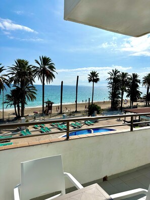 Superior Apartment, 2 Bedrooms, 2 Bathrooms, Beachfront | Terrace/patio