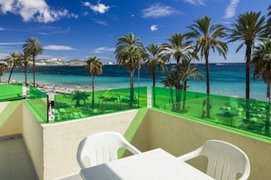 Departamento superior, 2 habitaciones, 2 baños, frente al mar | Vista a la playa o el mar
