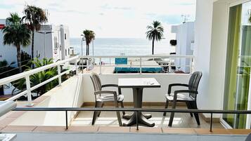 Eenvoudige studio, privébadkamer | Terras