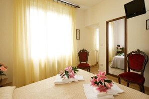 Draps italiens Frette, surmatelas, Wi-Fi gratuit, draps fournis