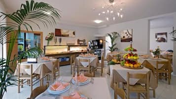 Petit déjeuner buffet compris tous les jours