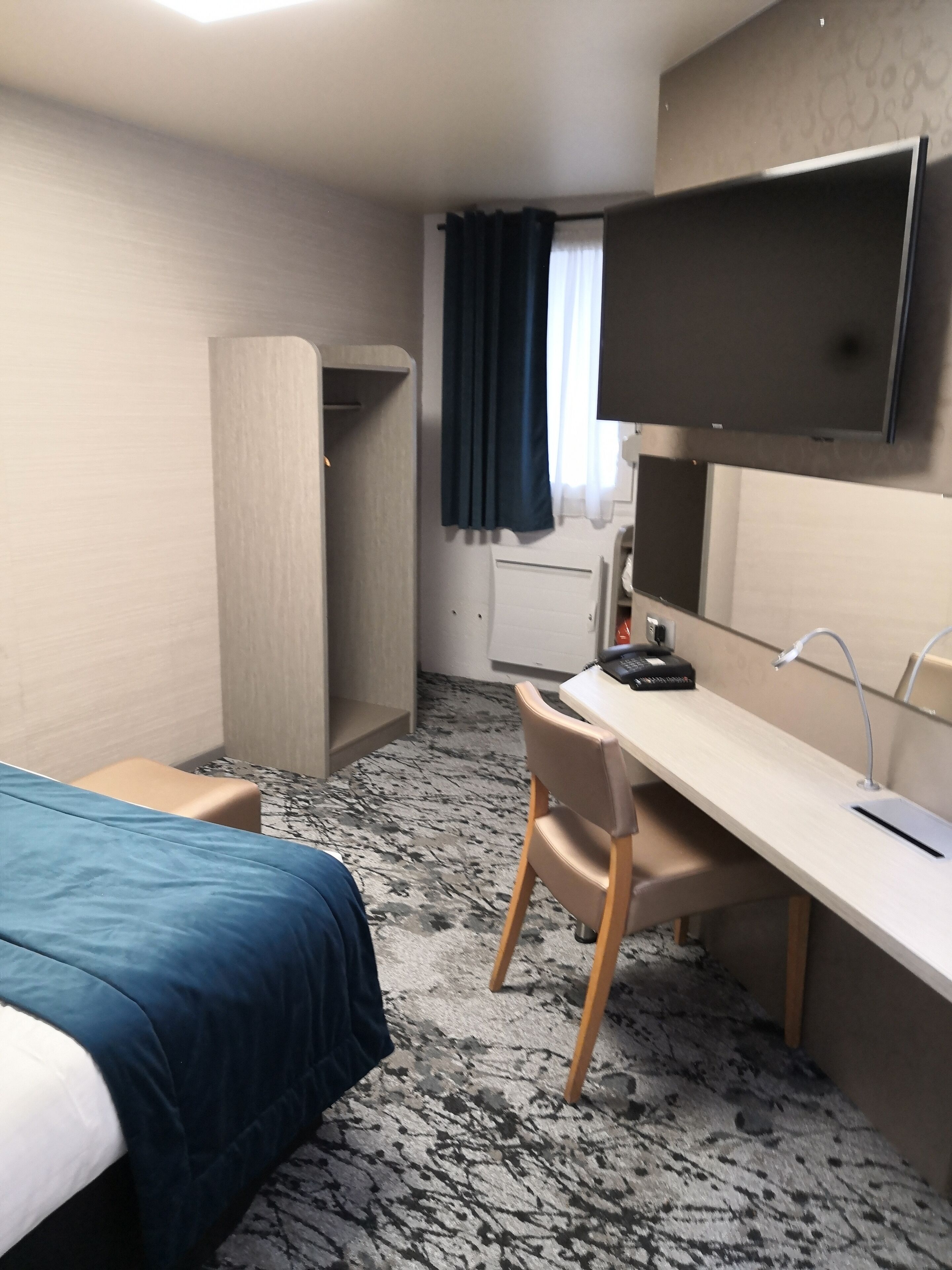 standard double room | individually furnished, desk, soundproofing, iron/ironing board