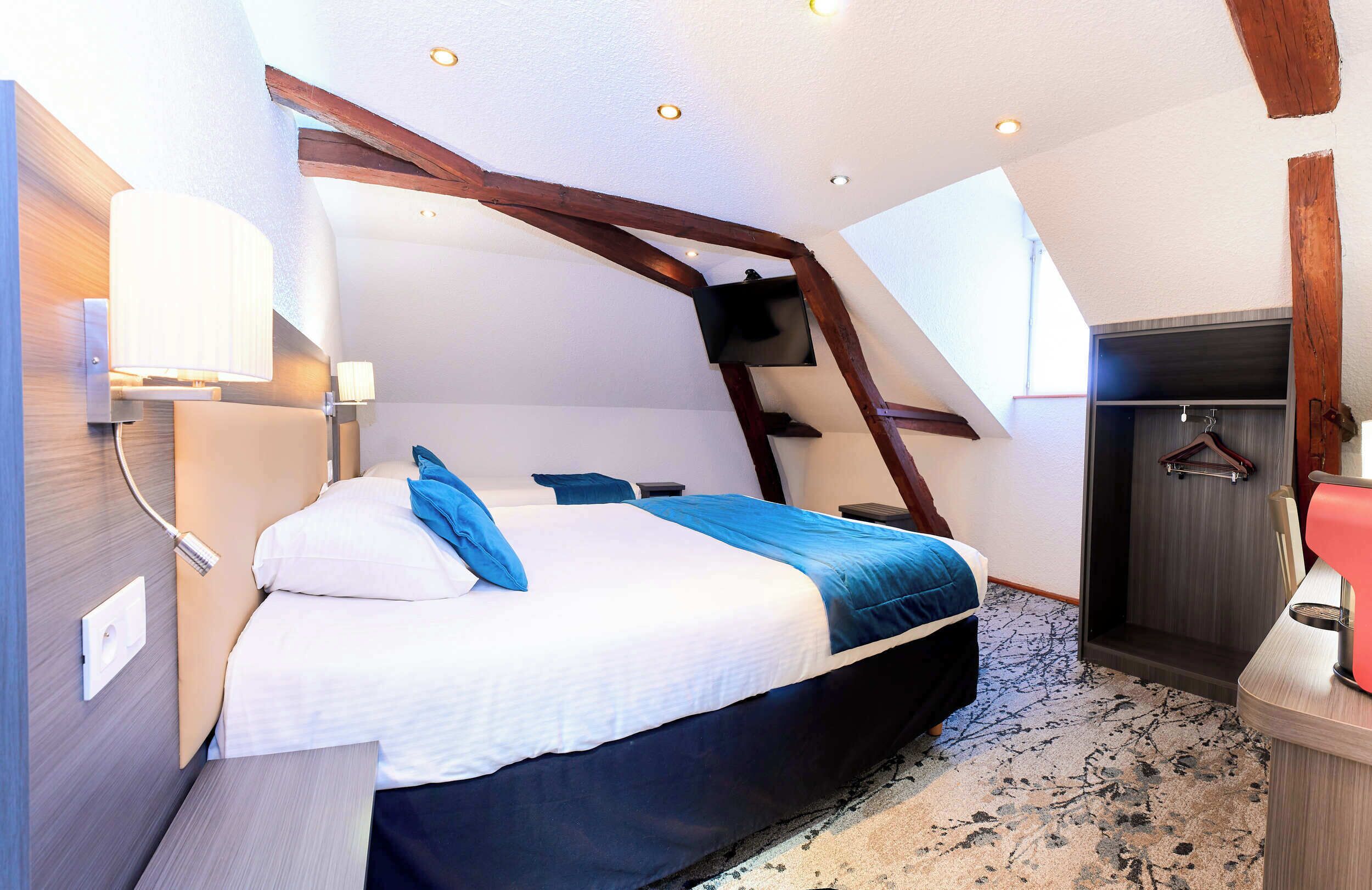 Tremannsrom – comfort | Individuelt innredet, skrivebord, lydisolert og strykejern/-brett