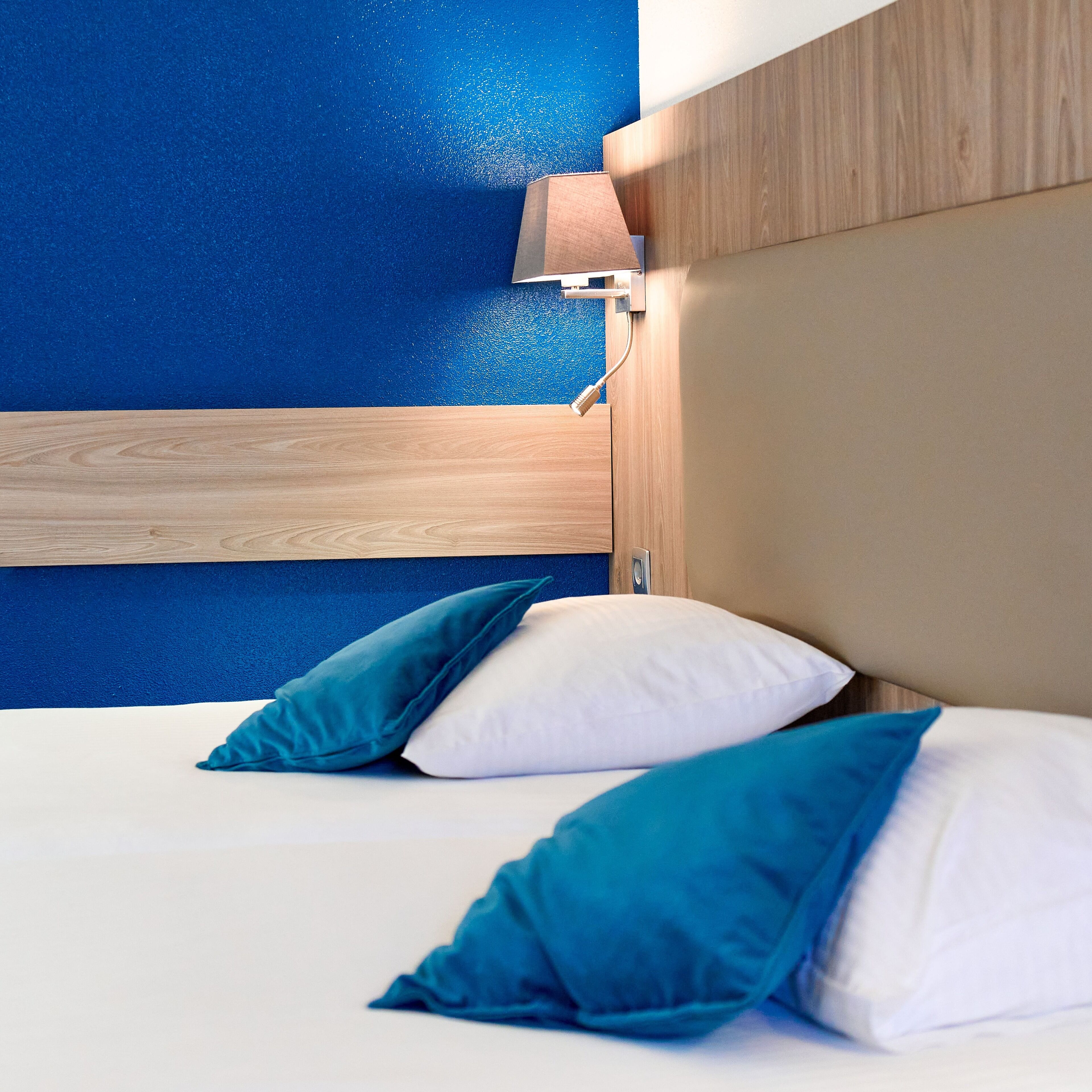 Tomannsrom – standard | Individuelt innredet, skrivebord, lydisolert og strykejern/-brett