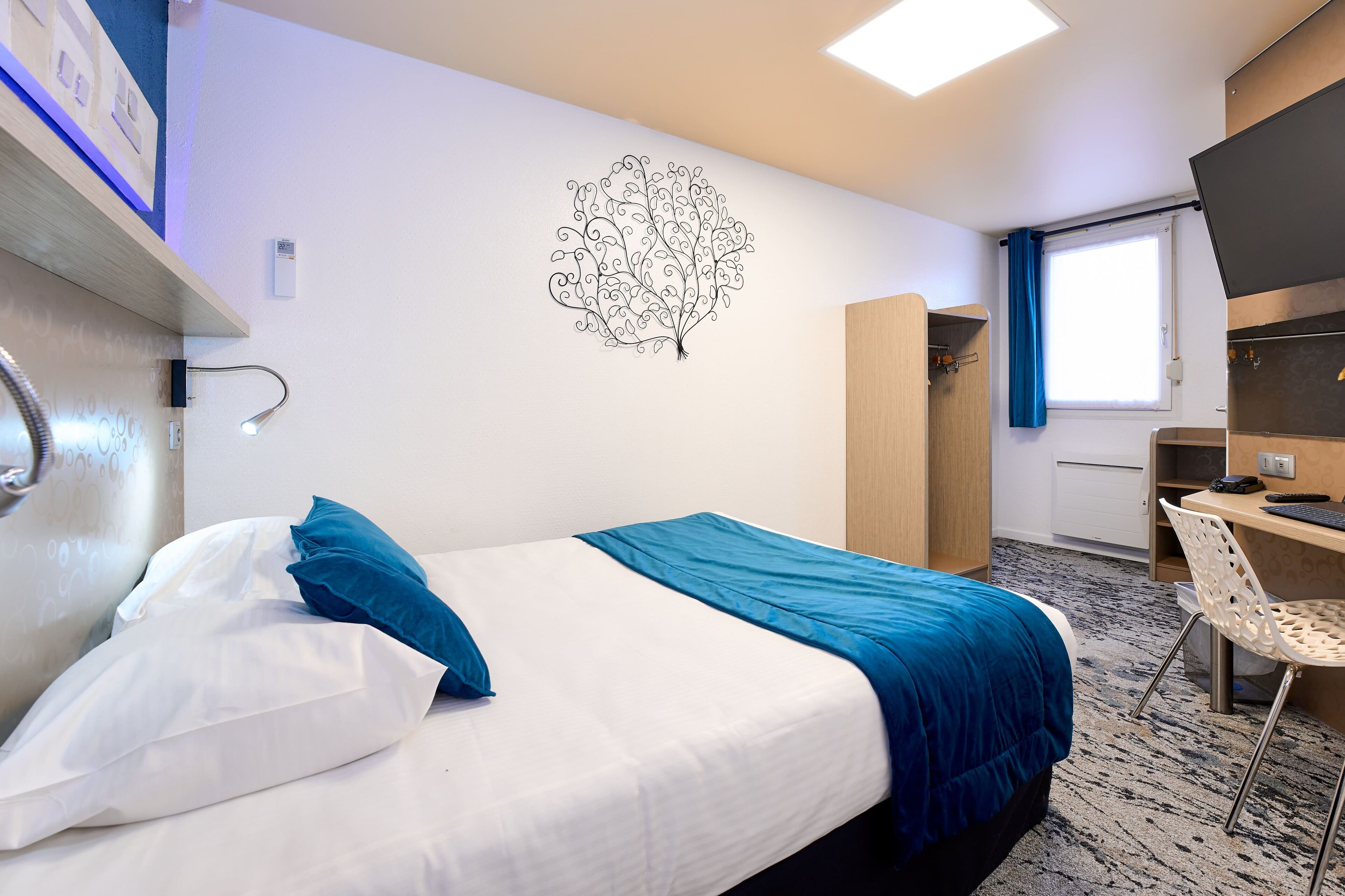 Dobbeltrom – standard | Individuelt innredet, skrivebord, lydisolert og strykejern/-brett