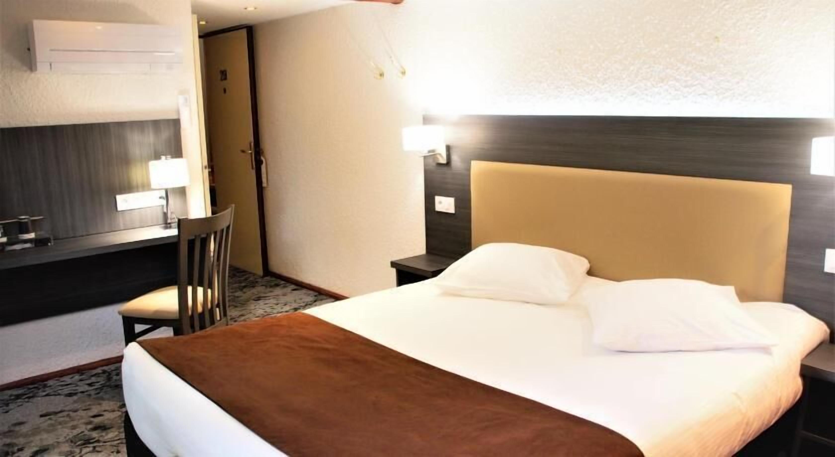 Individually furnished, desk, soundproofing, iron/ironing board