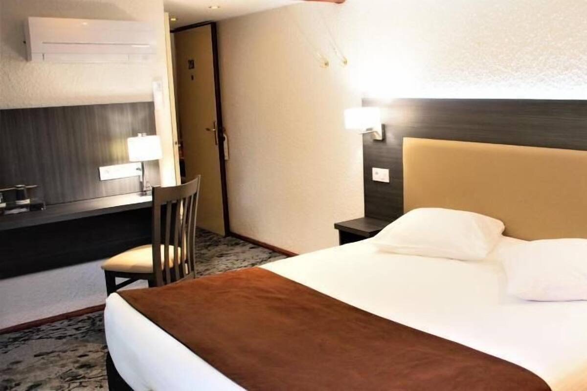 Ameublement unique, bureau, systĂšme dâinsonorisation