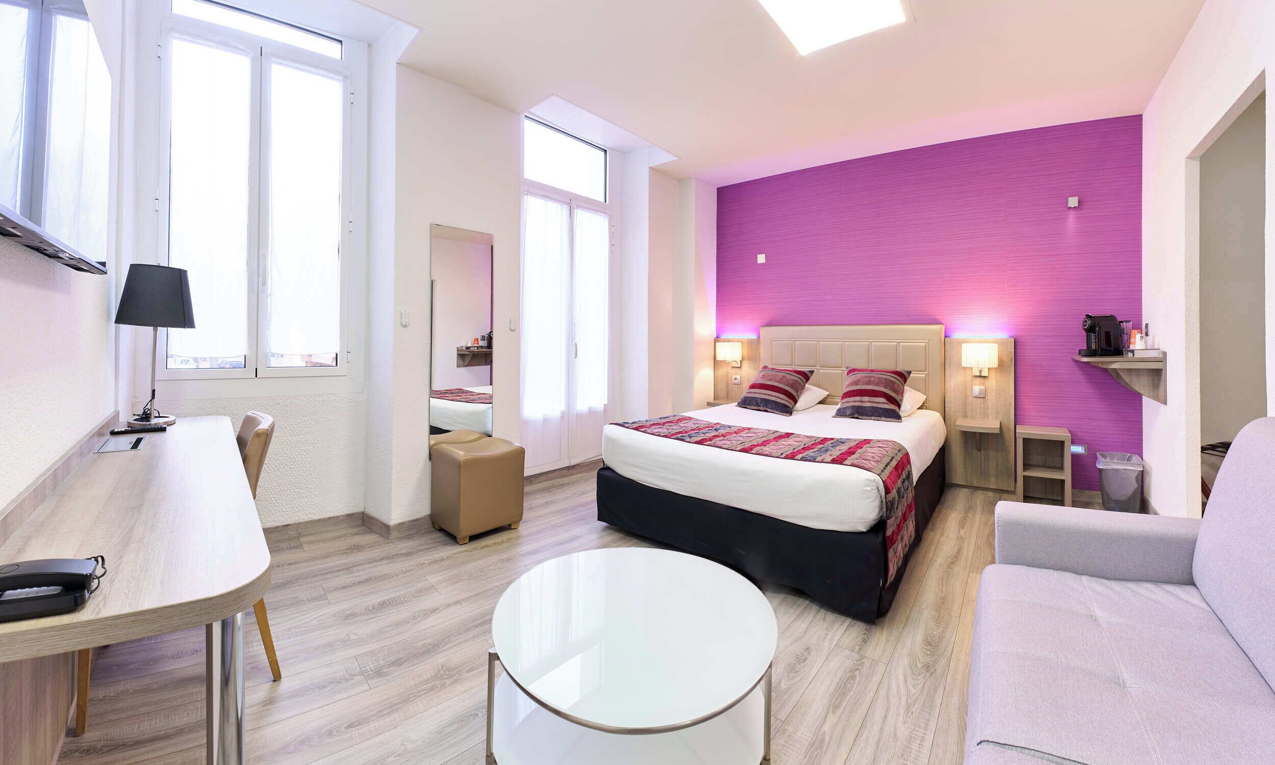 高級四人房 | 布置獨特、書桌、隔音、熨斗/熨衣板