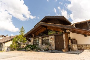 ด้านหน้าที่พัก