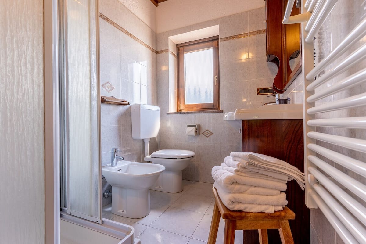 suite (2 pax) | bathroom | shower, free toiletries, hair dryer, bidet